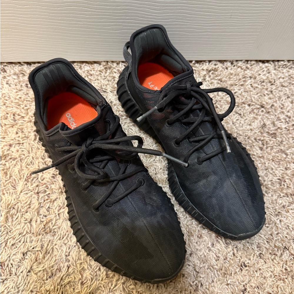 Yeezy 350 V2